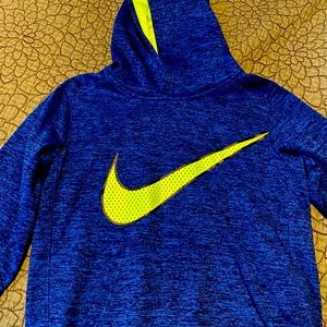 Nike boys hoodie gently used, looks new